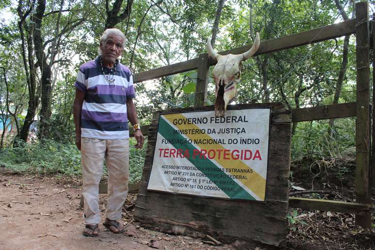 Cacique Ari Martim, da tribo Guarani que vive no Pico do Jaraguá