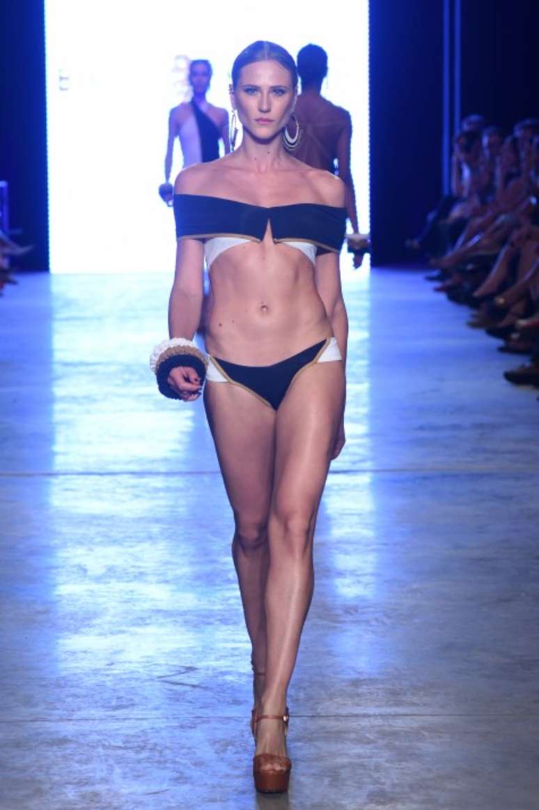Alicia Kuczman em desfile no Drag&atilde;o Fashion Brasil, em Fortaleza