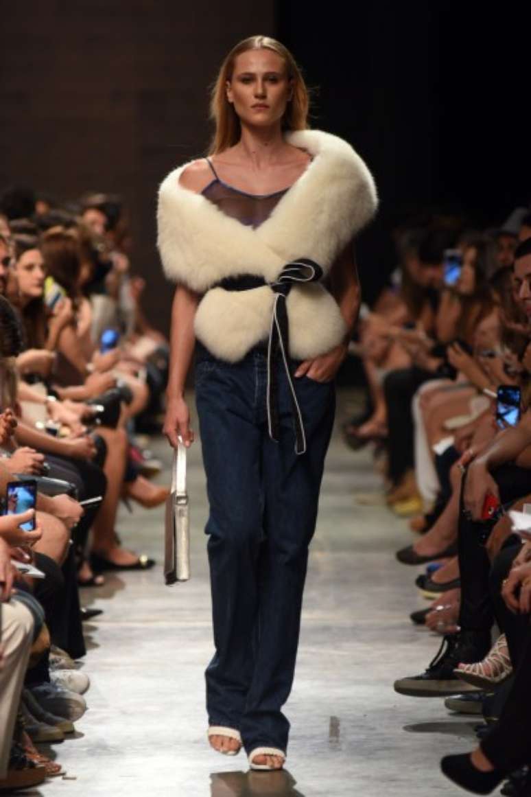 Alicia Kuczman em desfile no Drag&atilde;o Fashion Brasil, em Fortaleza