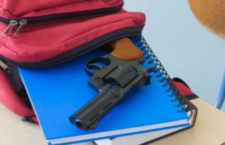 Pistola foi descoberta quando a menina tirou a arma de sua mochila na creche