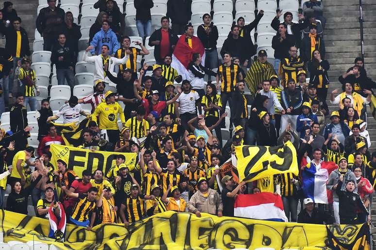 Pequena torcida do Guaraní fez muita festa na Arena Corinthians