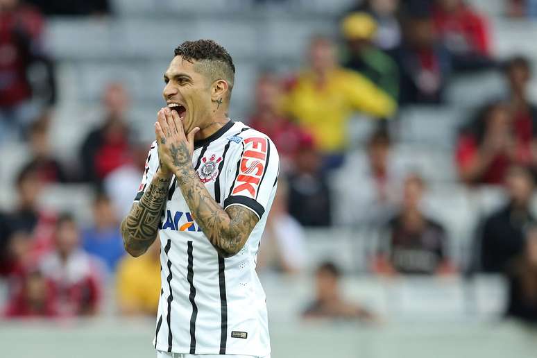Guerrero vive últimos momentos com a camisa do Corinthians