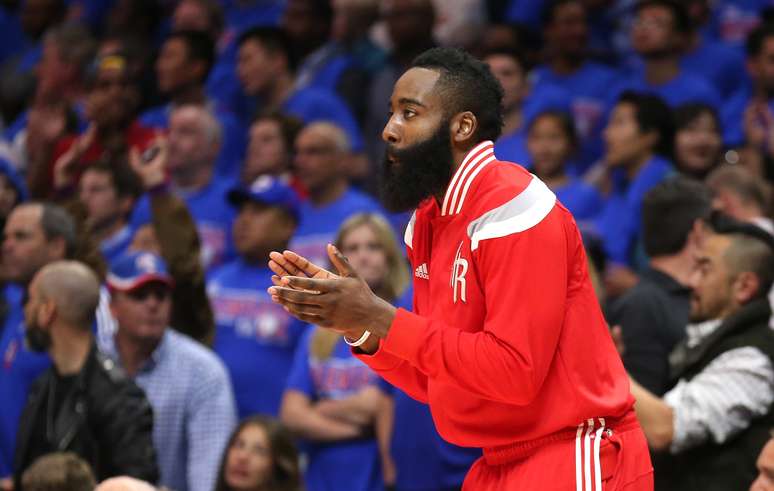 Harden ficou no banco durante o 4º período (por opção do técnico), e Houston virou