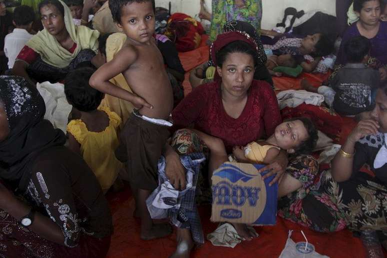Grupo de imigrantes em abrigo temporário em Langsa, na Indonésia.  15/05/2015