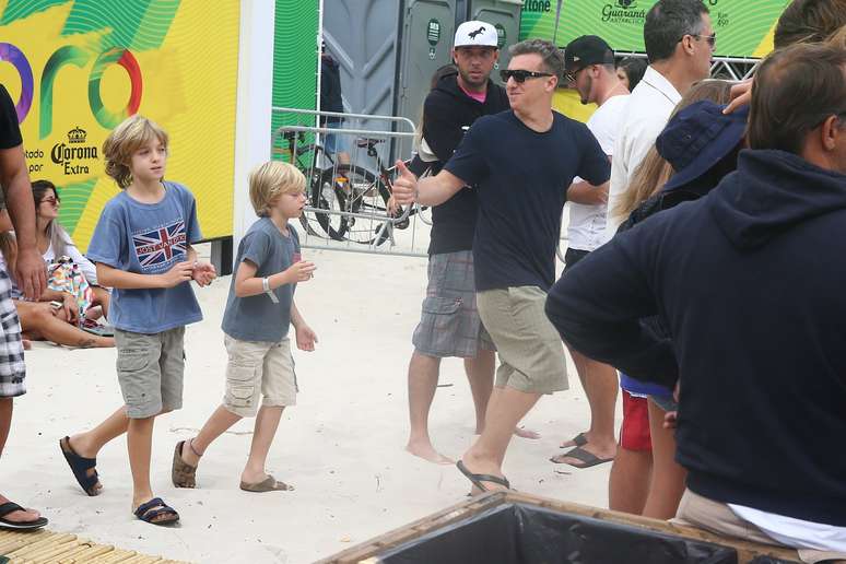 Luciano Huck levou os dois filhos mais velhos ao evento