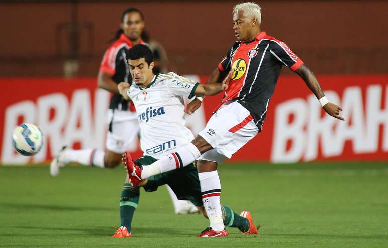 Marcelinho Paraíba completou 40 anos e estreou pelo Joinville neste domingo