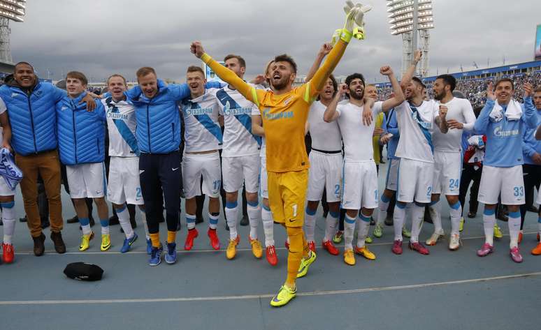 Hulk marca, Zenit vence e assume a liderança do Campeonato Russo