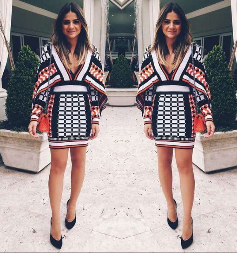 Em novembro de 2014, a blogueira Thassia Neves postou foto no Instagram com look parecido, feito pela marca brasileira Skazi