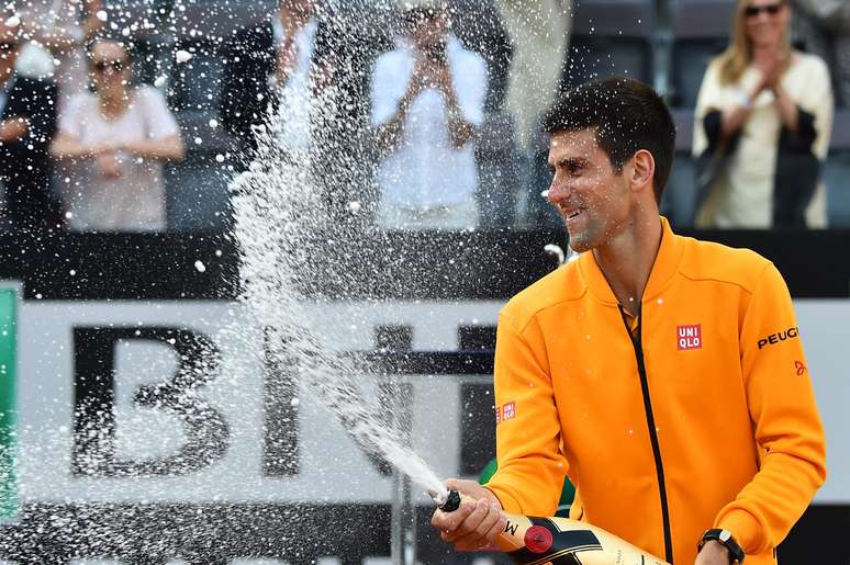 Depois do "susto", Djokovic festeja a conquista em Roma