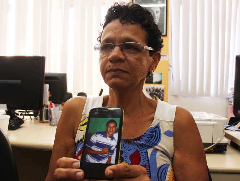 Margarete de Moura, mãe do mototaxista Ramon de Moura, morto no Morro São Carlos