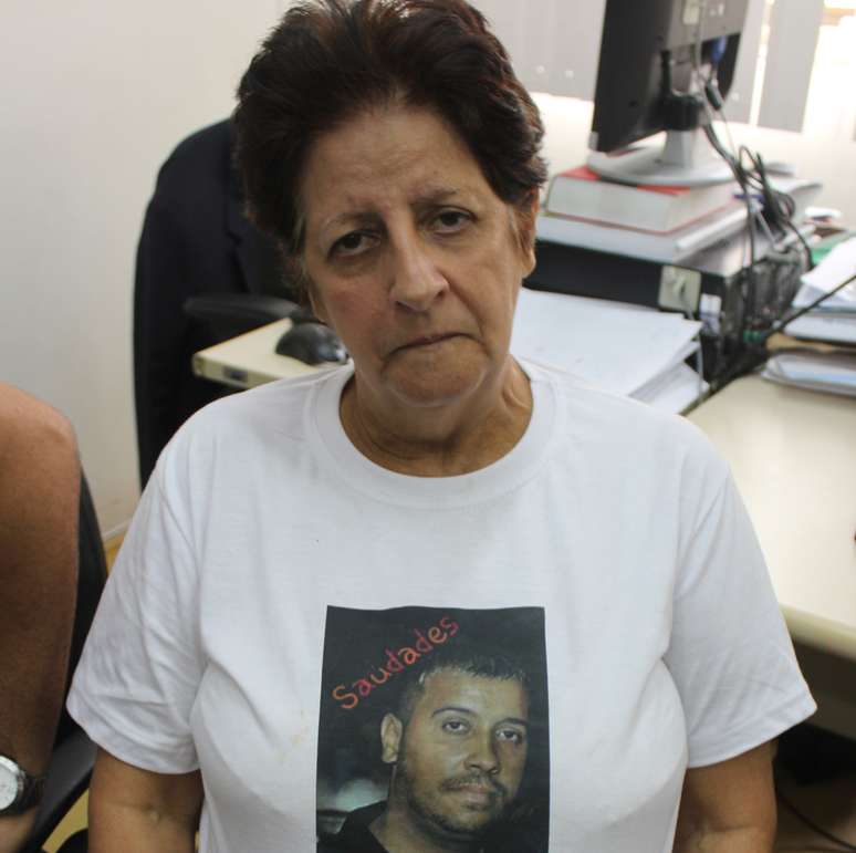 Mari&acirc;ngela Louren&ccedil;o, m&atilde;e de Rodrigo Louren&ccedil;o, tamb&eacute;m morto no morro S&atilde;o Carlos