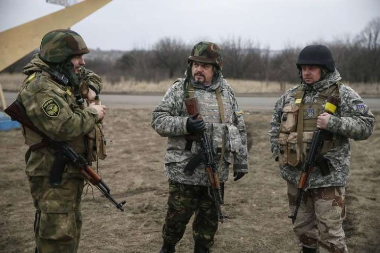 Membros das Forças Armadas da Ucrânia vistos em Artemivsk.