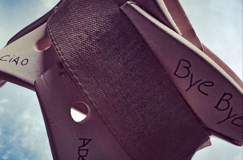 Bárbara Beluco postou foto dizendo adeus à coleira cervical há dois meses