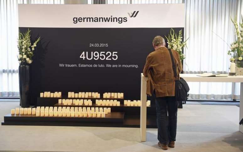 Homenagem a vítimas de acidente com avião da Germanwings em Hamburgo, na Alemanh. 29/04/2015