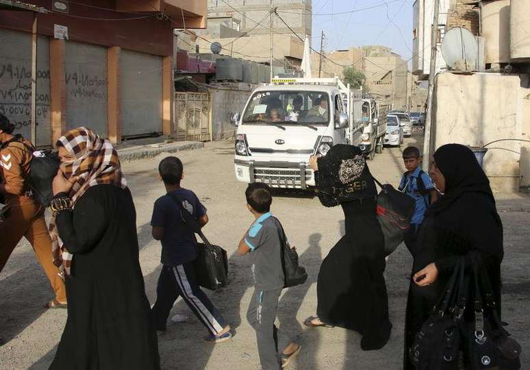 Sunitas escapam da violência na cidade iraquiana de Ramadi