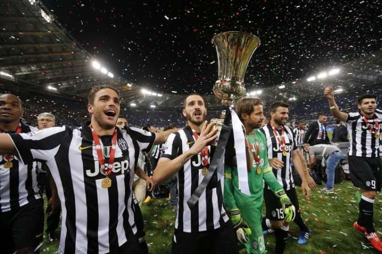 Jogadores da Juventus comemoram título da Copa Itália após vitória na final sobre a Lazio. 20/05/2015