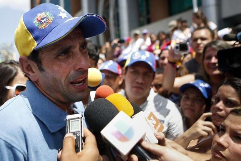 Líder da oposição, Henrique Capriles, critica o governo Maduro