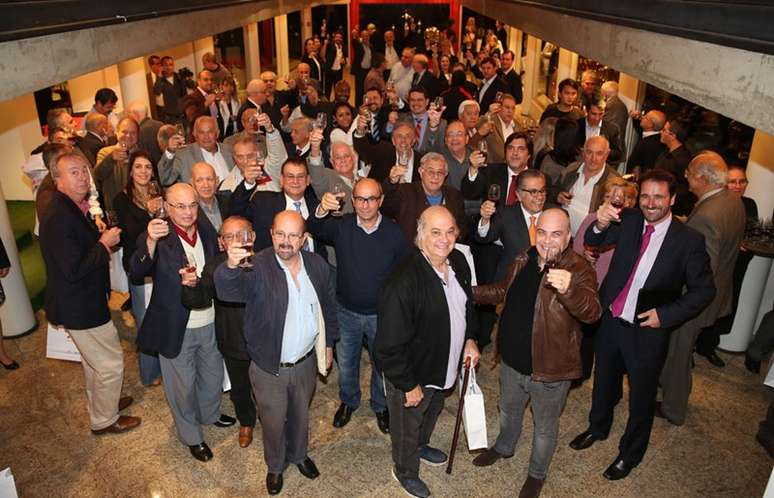 Conselheiros do São Paulo participam do lançamento do vinho do clube