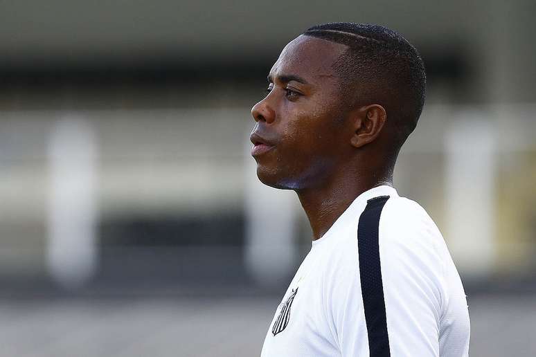 Robinho fará mais dois jogos antes de ir para a Copa América; futuro segue em dúvida