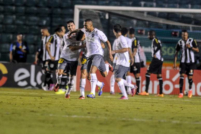 Gol nos acréscimos salvou Botafogo