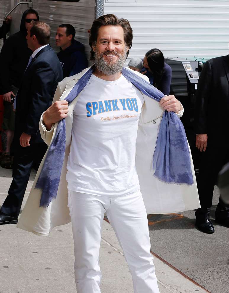 Jim Carrey apareceu barbudo em despedida de David Letterman