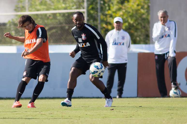 Vagner Love segue fazendo trabalho especial no Corinthians para aprimorar forma física e técnica