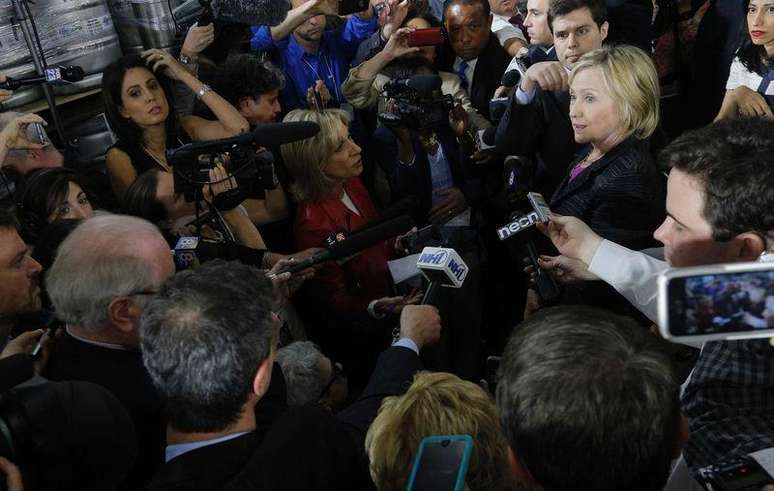 Hillary Clinton concede entrevista em evento de campanha em Hampton. 22/5/2015.