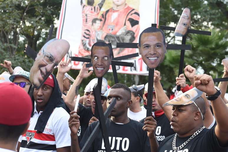 São-paulinos fizeram manifestação antes de duelo contra Joinville