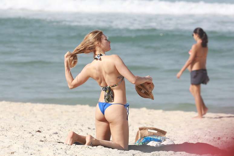 Rita Guedes esteve na praia da Barra da Tijuca, no Rio