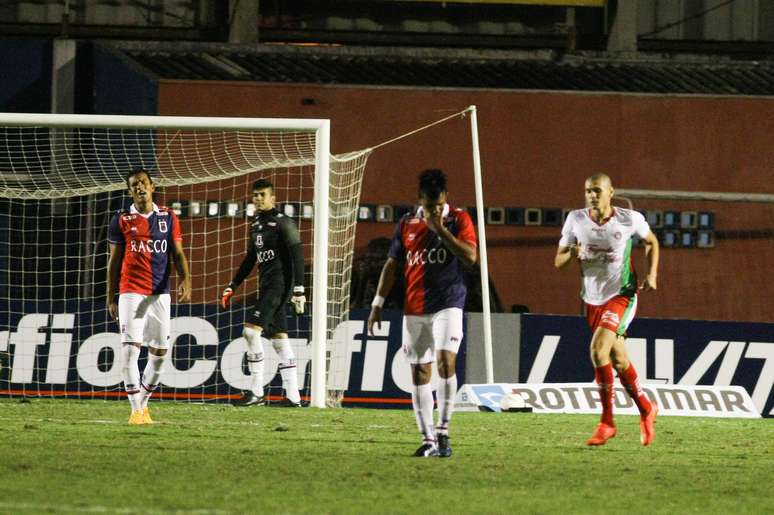 Boa Esporte arrancou empate fora de casa nos últimos minutos contra o Paraná