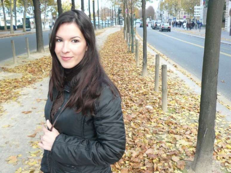 L&uacute;cia M&uuml;zell: furtada em plena Torre Eiffel (Foto: Reprodu&ccedil;&atilde;o/Twitter)