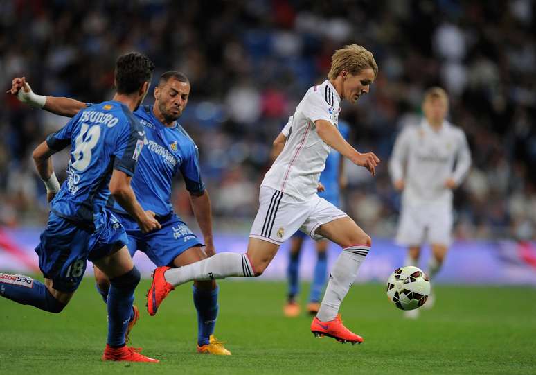 Promessa norueguesa Odegaard, de apenas 16 anos, estreou com a camisa do Real Madrid