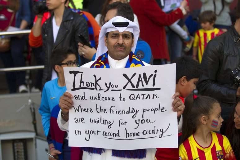 Torcedor catariano no Camp Nou deu as boas-vindas a Xavi, que vai jogar no Al-Sadd