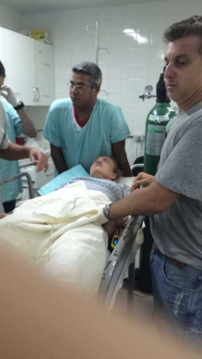 Foto circula pelas redes sociais neste domingo; casal foi atendido na Santa Casa de Campo Grande