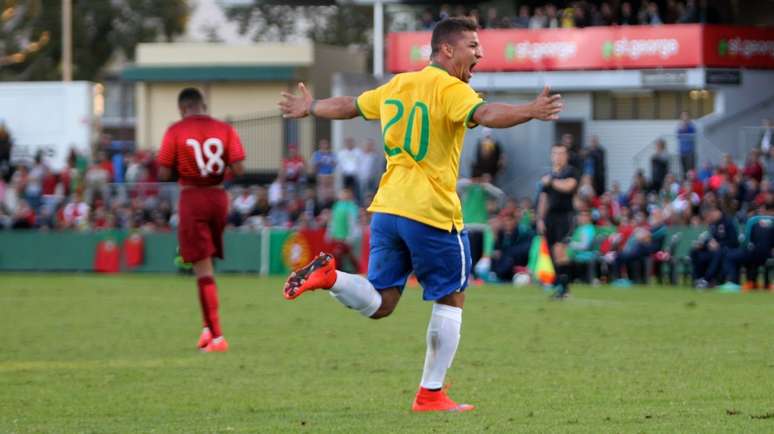 Judivan, do Cruzeiro, entrou na segunda etapa e fez o gol da vitória brasileira