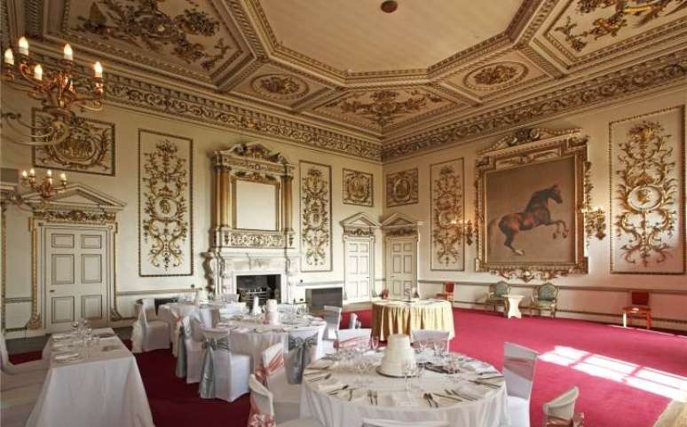 Segundo a imobili&aacute;ria Savills, respons&aacute;vel pela venda, a propriedade &eacute; t&atilde;o grande que n&atilde;o se sabe ao certo o n&uacute;mero de quartos