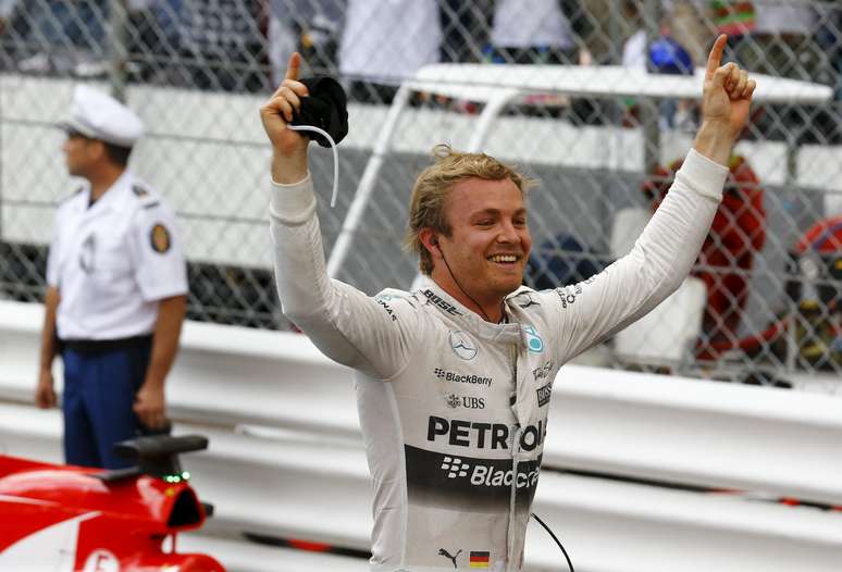 Rosberg está agora apenas 10 pontos atrás do líder Hamilton na classificação