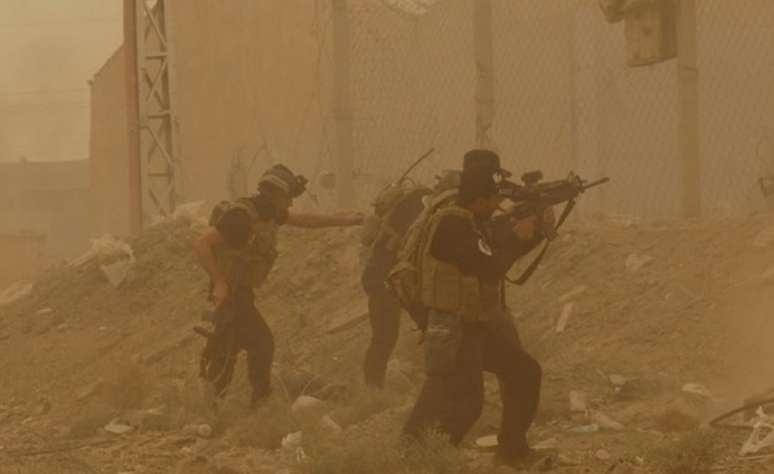 EI assume controle de posto na fronteira entre Iraque e Síria 