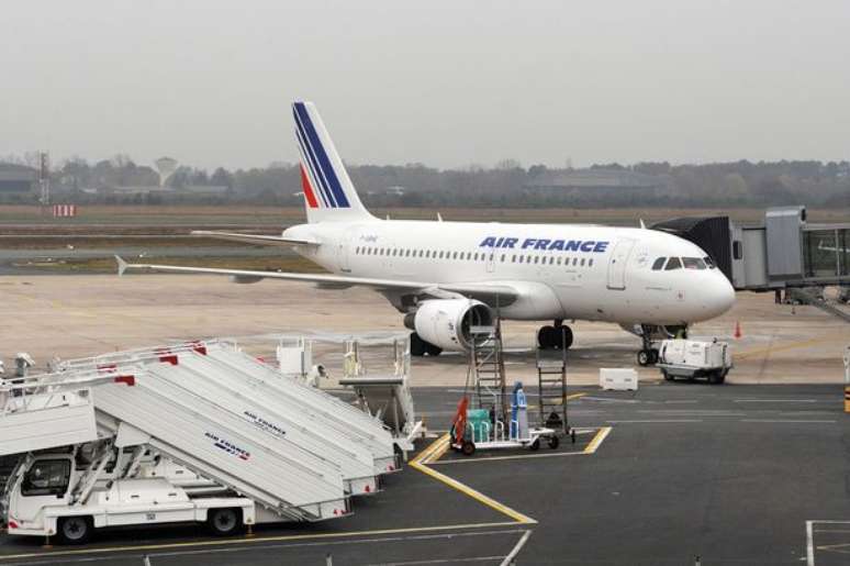 “Há uma bomba”: francês ameaça aeroporto para namorada chegar a tempo para voo