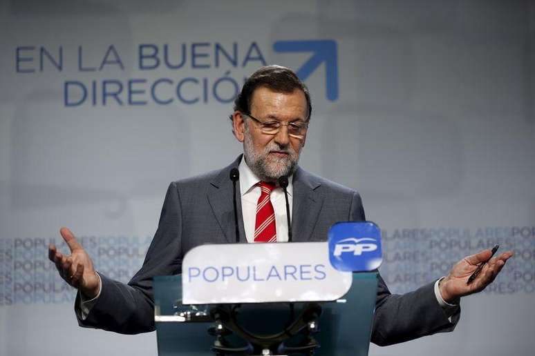 Primeiro-ministro da Espanha, Mariano Rajoy, concede entrevista coletiva após uma reunião do comitê executivo do Partido Popular, em Madri, nesta segunda-feira. 25/05/2015