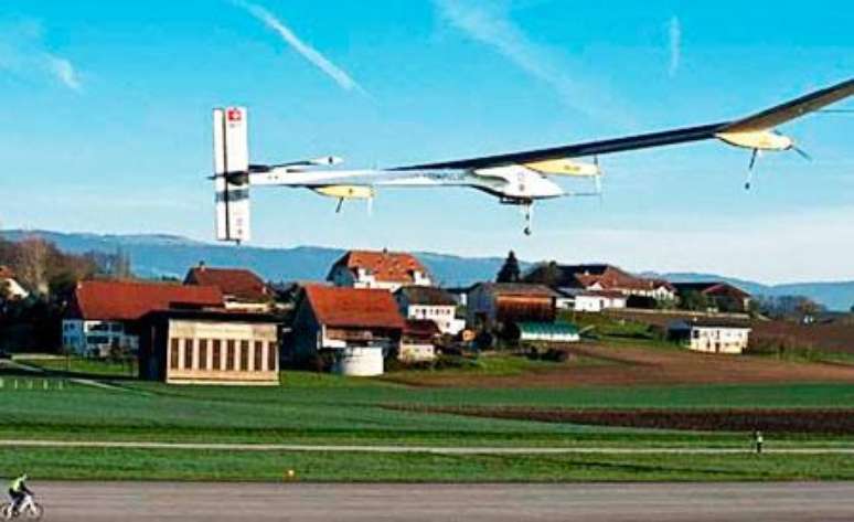 Avião Solar Impulse 2 está dando a volta ao mundo
