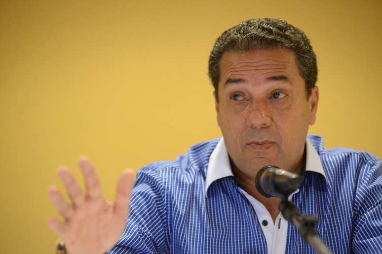 Em entrevista de 40 minutos, Vanderlei Luxemburgo destilou ataques e ironias