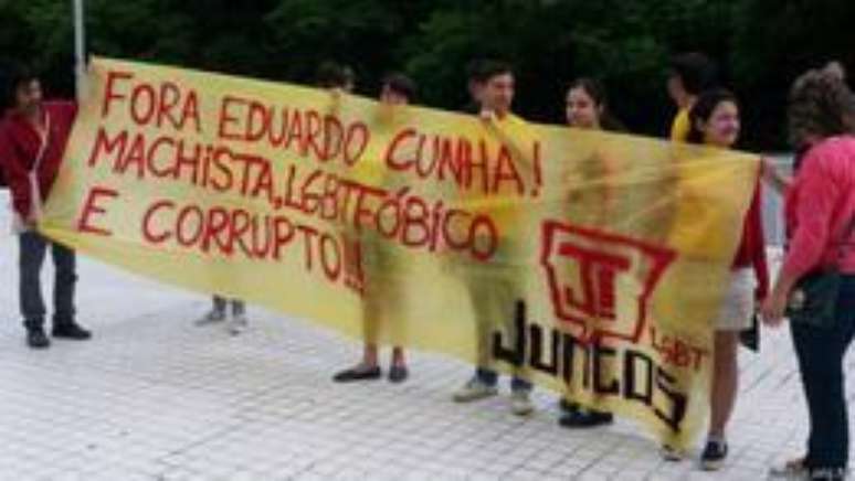 Manifestantes de movimentos LGBT e feministas protestam contra Cunha, em ato ocorrido em março em São Paulo