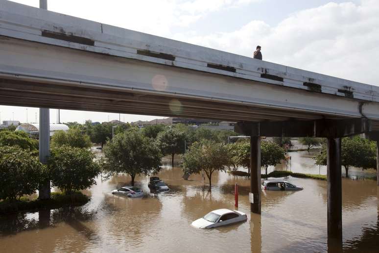 Chuvas torrenciais deixam 28 mortos nos EUA e no México
