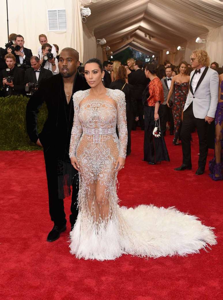 Kim Kardashian, que adora exibir o corpo curvilíneo, não perdeu a chance de apostar no side-butt