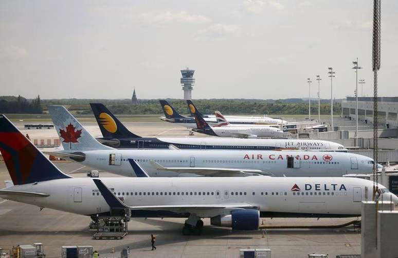 Aviões estacionados no aeroporto Zaventem, perto de Bruxelas, na Bélgica, nesta quarta-feira. 27/05/2015