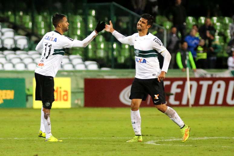 Gol de Giva, o primeiro dele na temporada, saiu no final do jogo