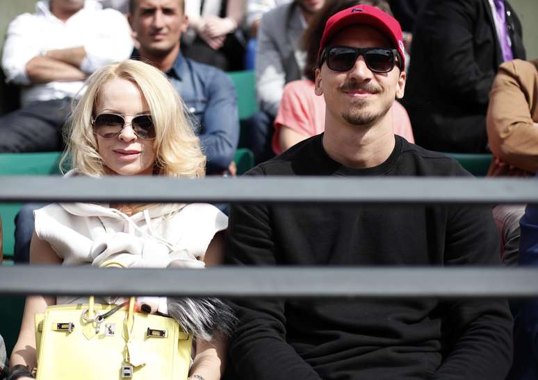Zlatan Ibrahimovic assistiu à partida ao lado da mulher, Helena Seger