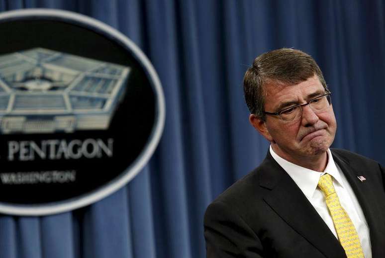 Secretário de Defesa dos Estados Unidos, Ash Carter, concede entrevista coletiva no Pentágono, em Washington. 07/05/2015