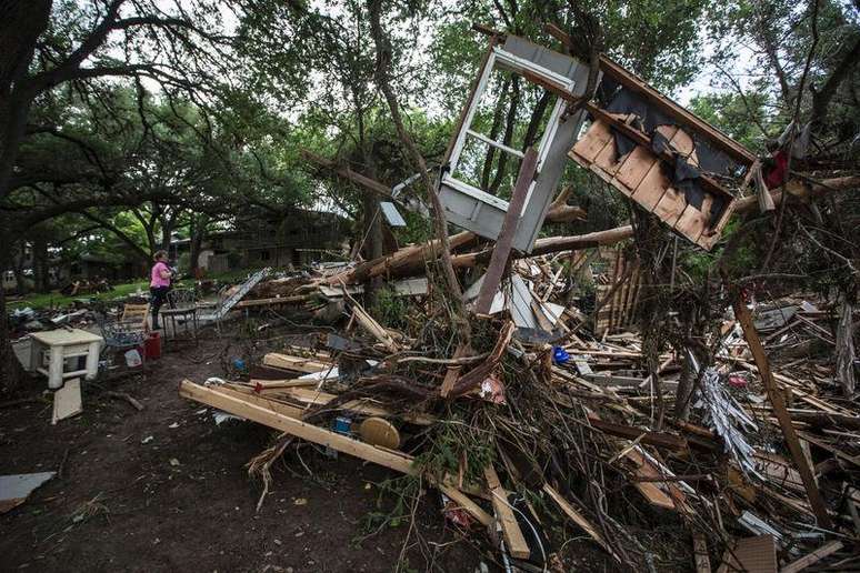 Destroços de casa destruída no Texas por tempestade. 26/05/2015